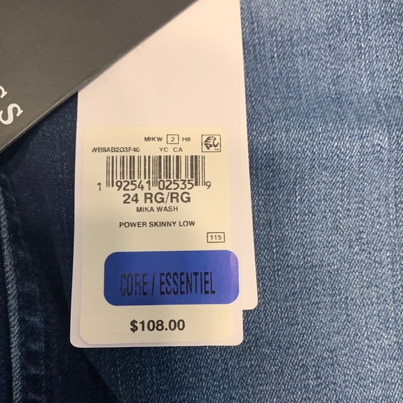 NWT Guess Mid Rise Skinny Jeans In A Size 24. - Picture 3 of 7